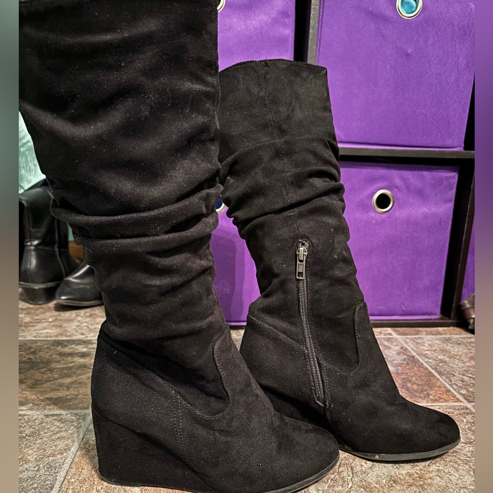 Black suede boot